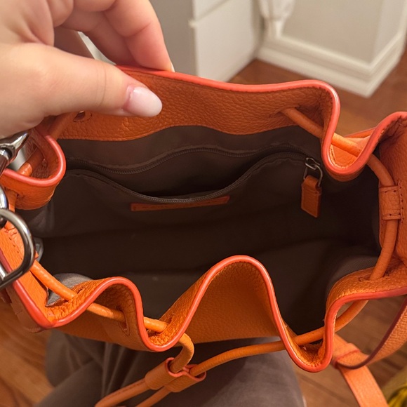 Marc Jacobs Vibrant Orange Shoulder Bag - Picture 2 of 6